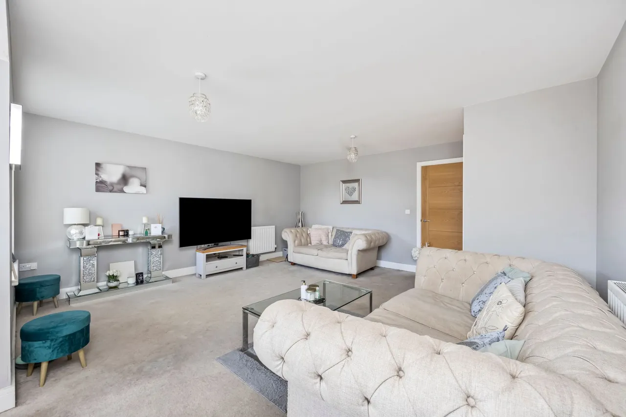 Highwood Crescent, Horsham, RH12, photo 8