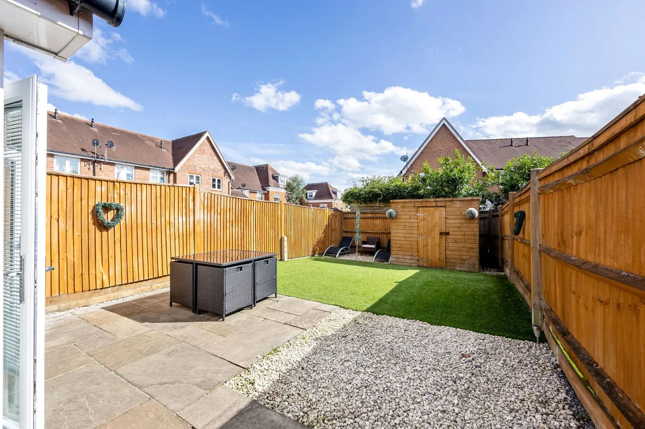 Highwood Crescent, Horsham, RH12, photo 16