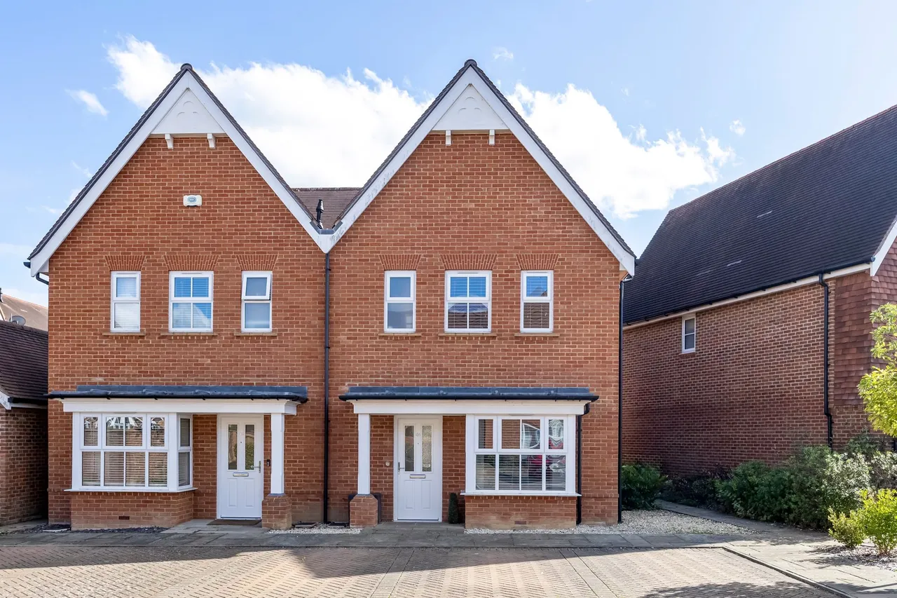 Highwood Crescent, Horsham, RH12, photo 19