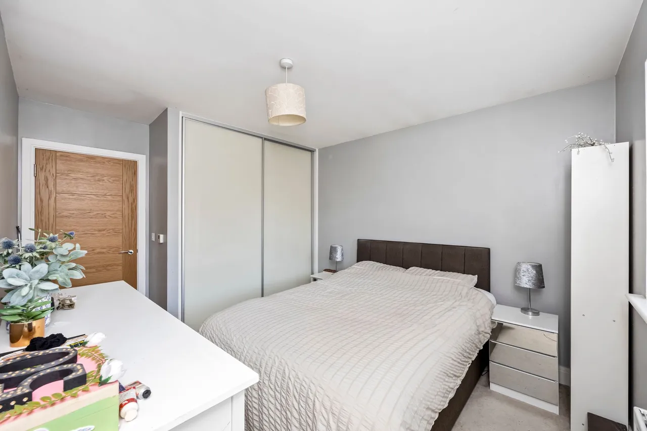 Highwood Crescent, Horsham, RH12, photo 9