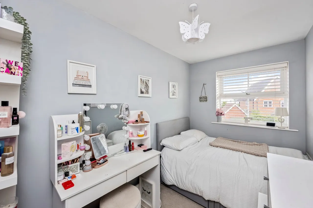 Highwood Crescent, Horsham, RH12, photo 14