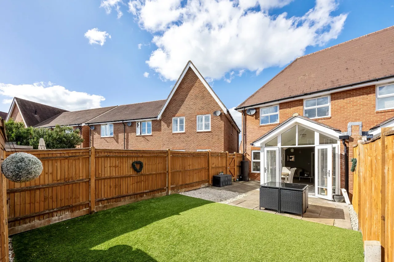 3 bed property for sale, Highwood Crescent, Horsham, RH12