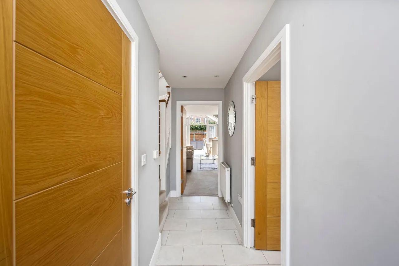 Highwood Crescent, Horsham, RH12, photo 5