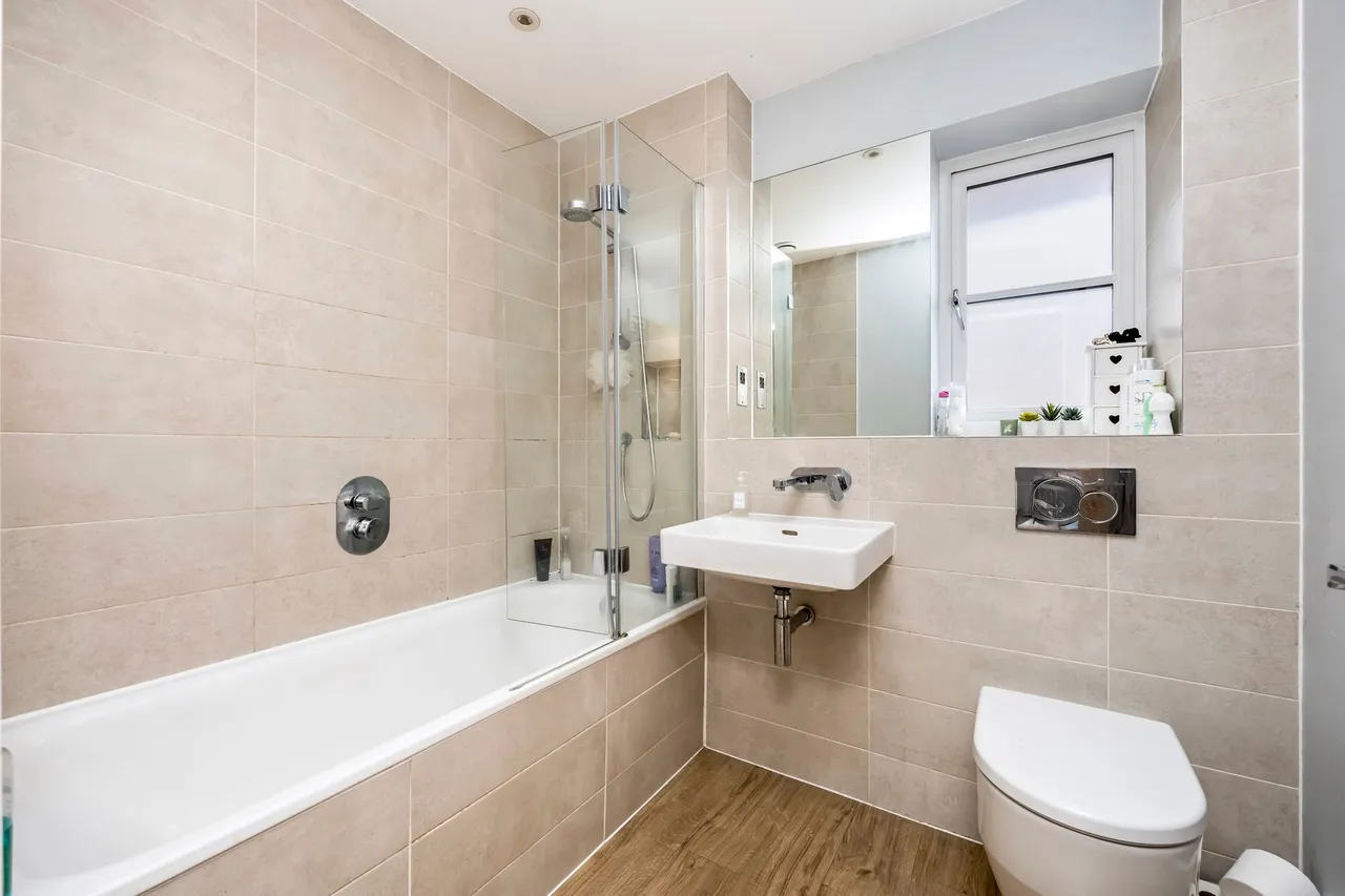 Highwood Crescent, Horsham, RH12, photo 15