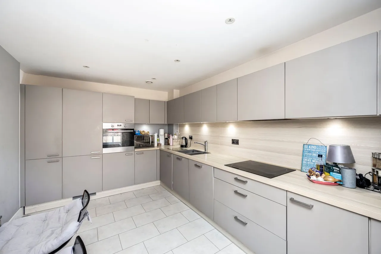 Highwood Crescent, Horsham, RH12, photo 6