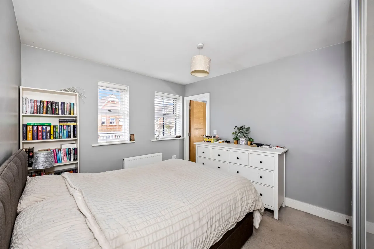Highwood Crescent, Horsham, RH12, photo 10