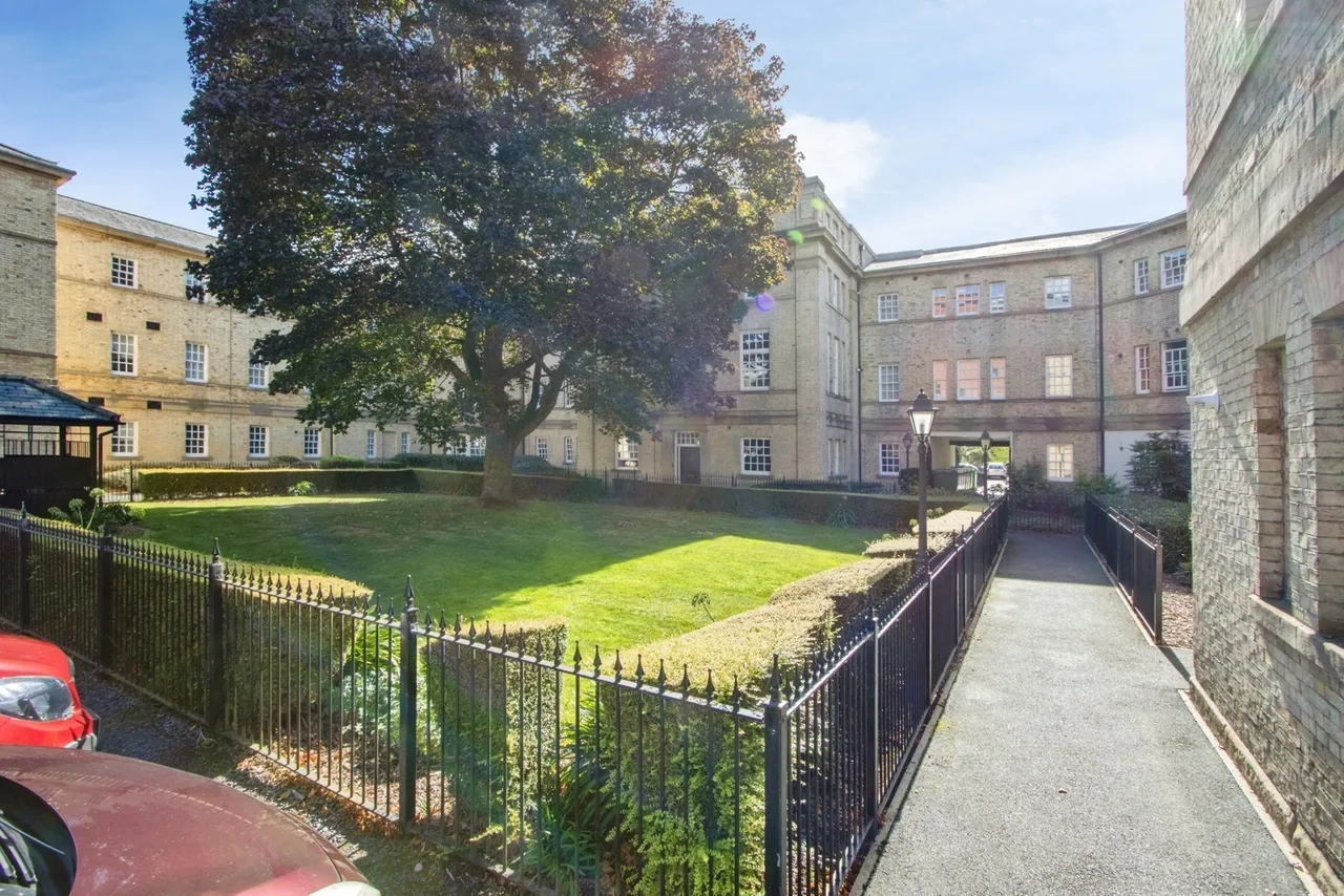 Tuke Grove, Wakefield, WF1, photo 18