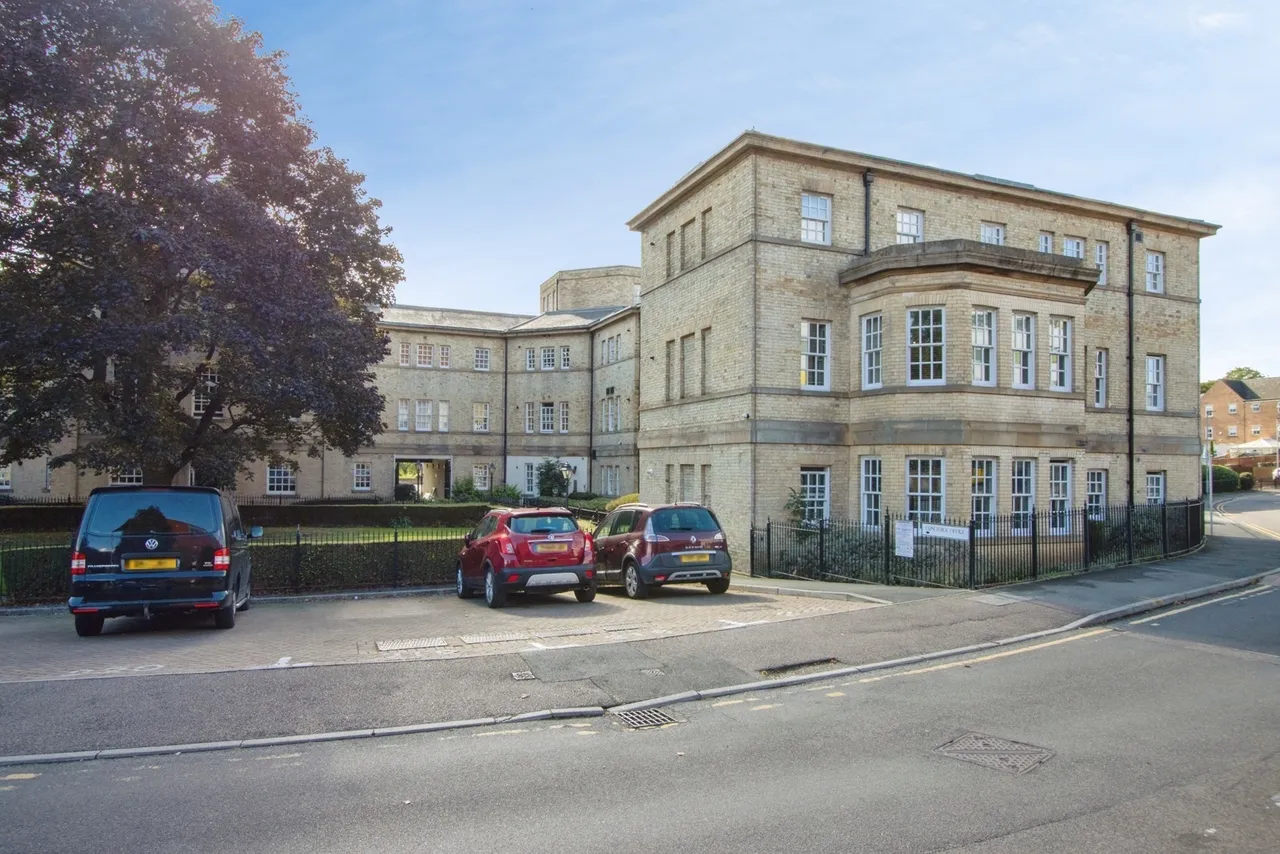 2 bed flat for sale, Tuke Grove, Wakefield, WF1
