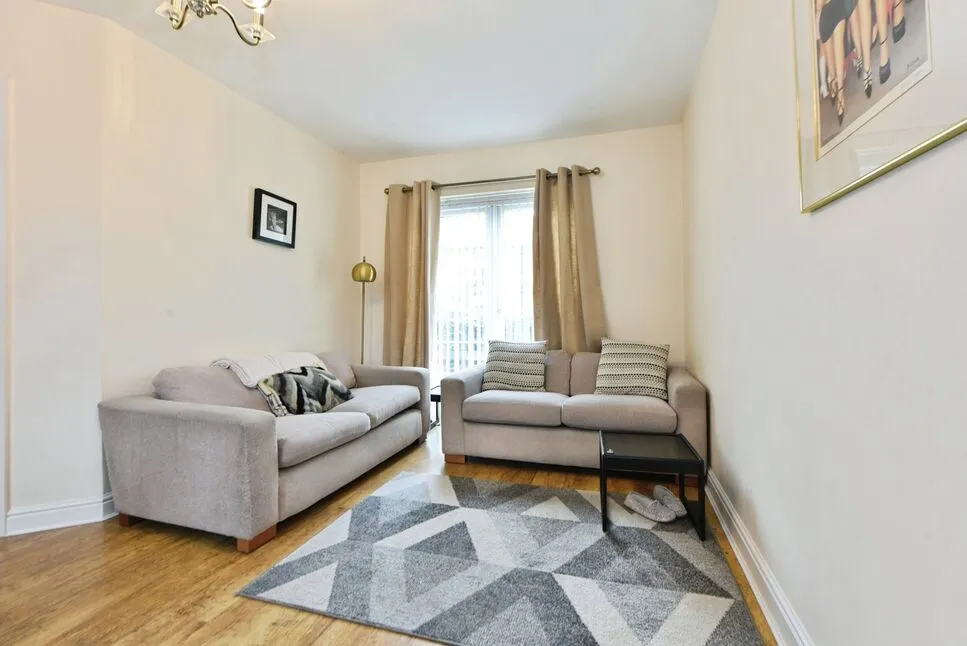 Fern Bank Street, SK14, photo 10