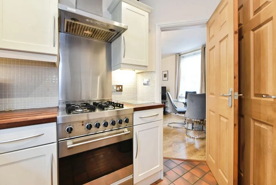 Fern Bank Street, SK14, photo 13