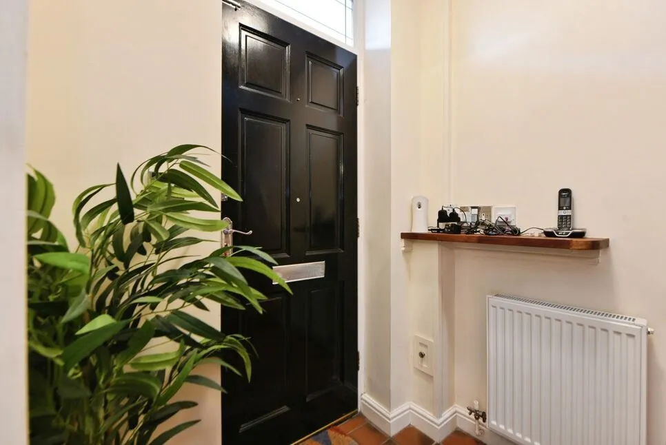 Fern Bank Street, SK14, photo 14