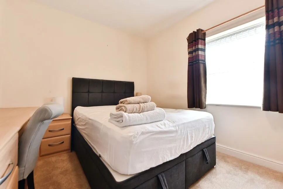Fern Bank Street, SK14, photo 16