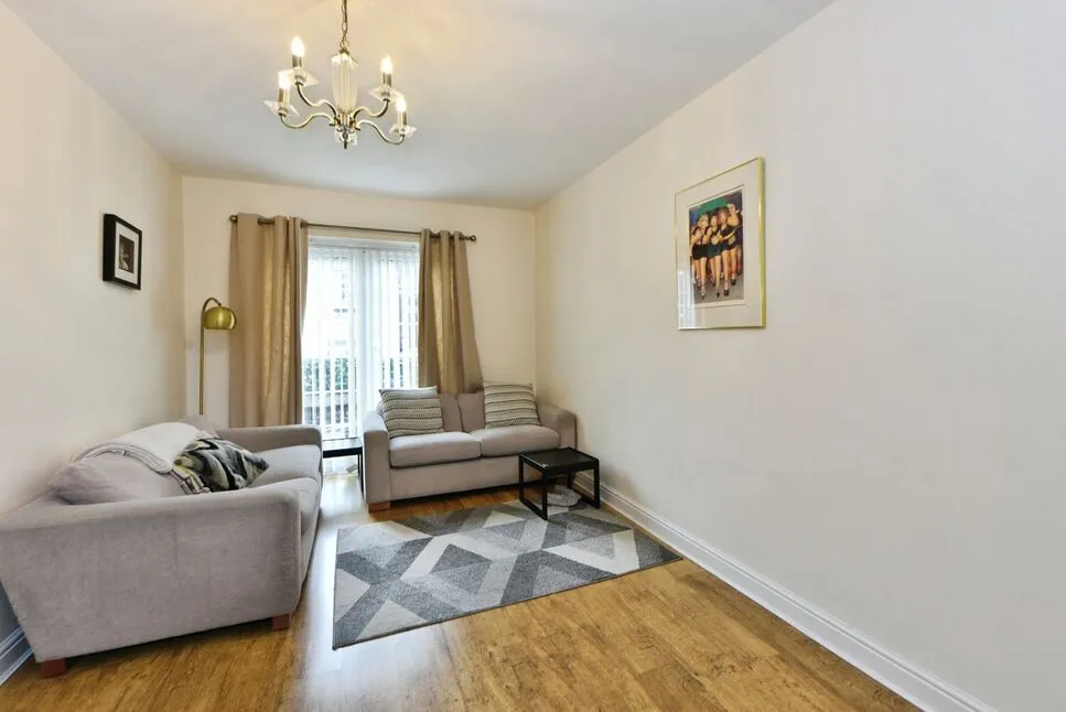 Fern Bank Street, SK14, photo 9