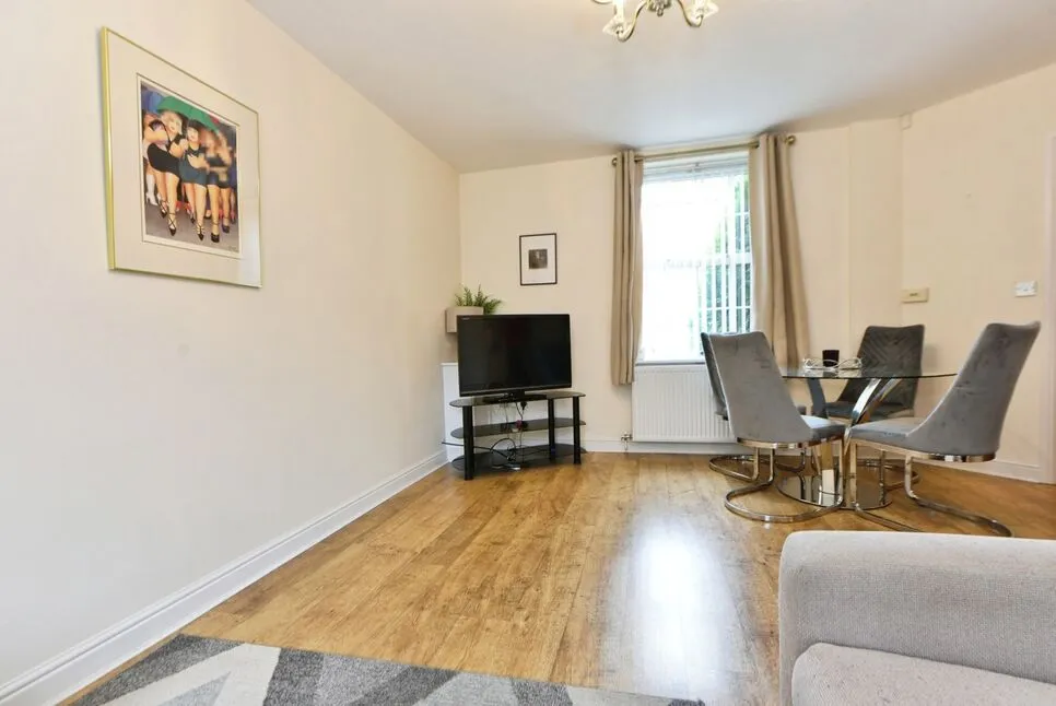 Fern Bank Street, SK14, photo 12
