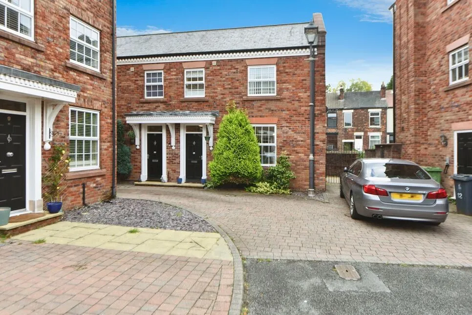 Fern Bank Street, SK14, photo 21