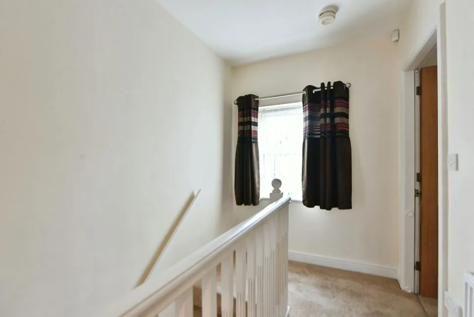 Fern Bank Street, SK14, photo 20