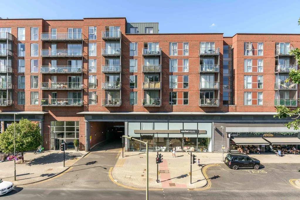 1 bed flat to rent — The Heart, Walton-On-Thames KT12 1GB
