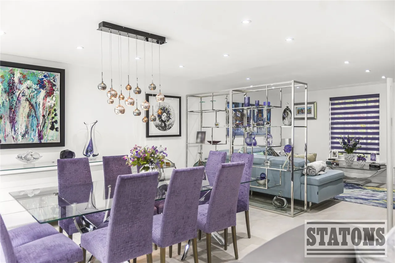 May Gardens, Elstree, Hertfordshire, WD6 3RZ, photo 8