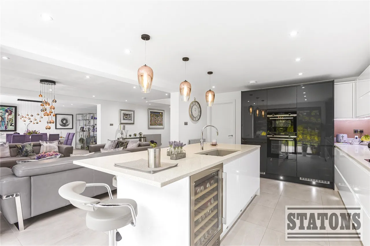 May Gardens, Elstree, Hertfordshire, WD6 3RZ, photo 10