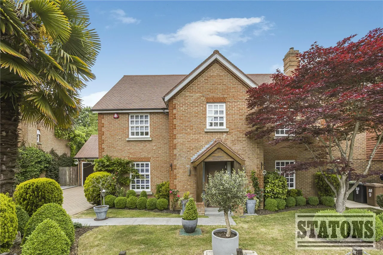 May Gardens, Elstree, Hertfordshire, WD6 3RZ, photo 24
