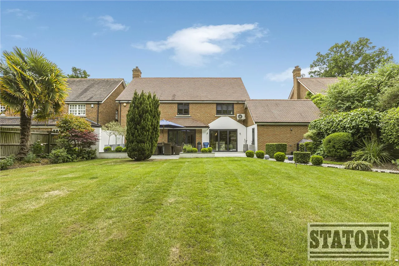 May Gardens, Elstree, Hertfordshire, WD6 3RZ, photo 29
