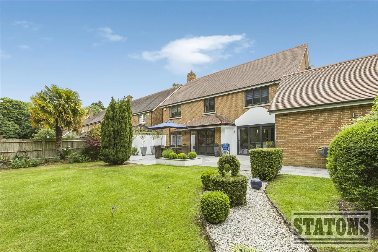 May Gardens, Elstree, Hertfordshire, WD6 3RZ, photo 30