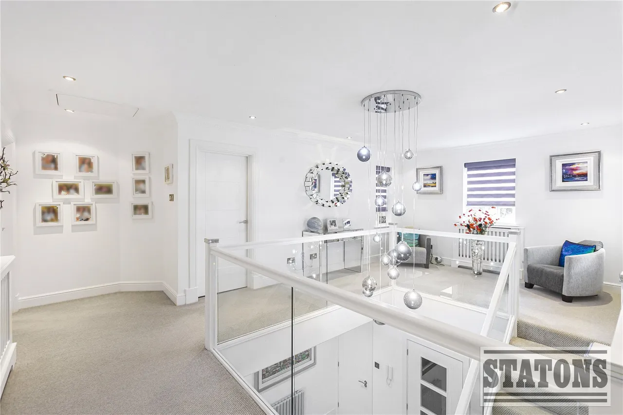 May Gardens, Elstree, Hertfordshire, WD6 3RZ, photo 14