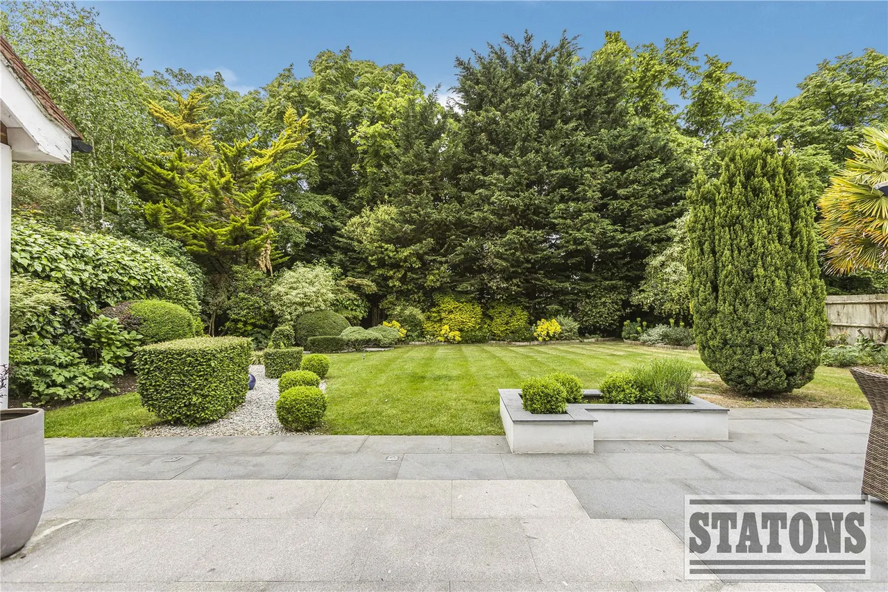 May Gardens, Elstree, Hertfordshire, WD6 3RZ, photo 26
