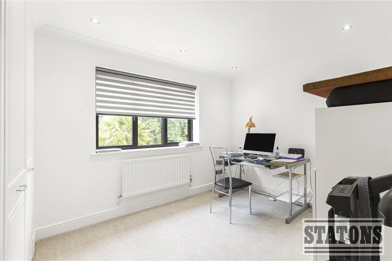 May Gardens, Elstree, Hertfordshire, WD6 3RZ, photo 21