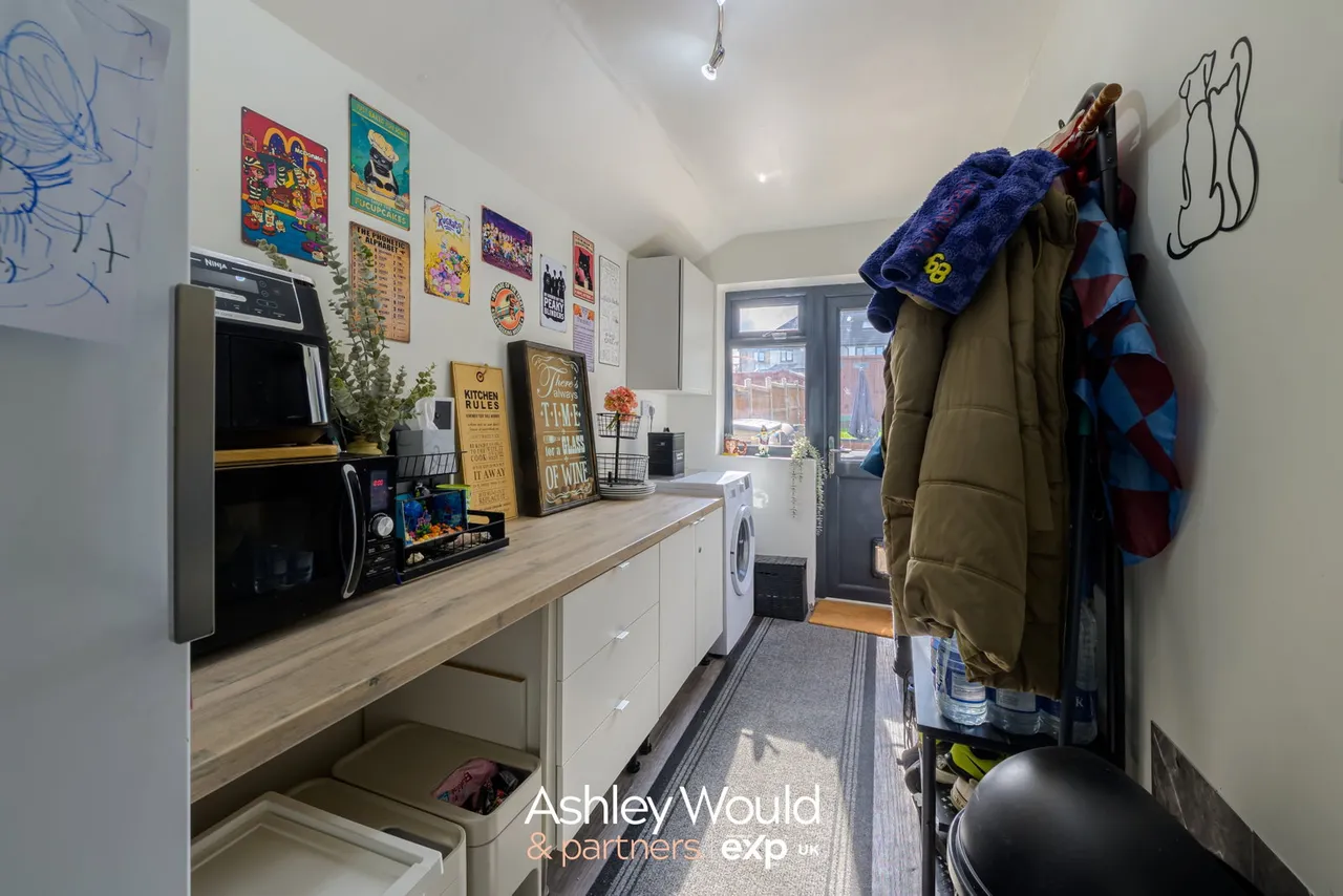 Bernard Road, Oldbury, B68, photo 8
