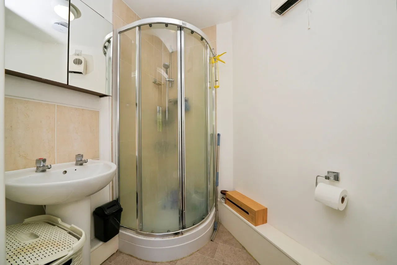 Robinson Road, Ellesmere Port, CH65, photo 11