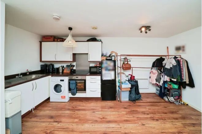Robinson Road, Ellesmere Port, CH65, photo 6