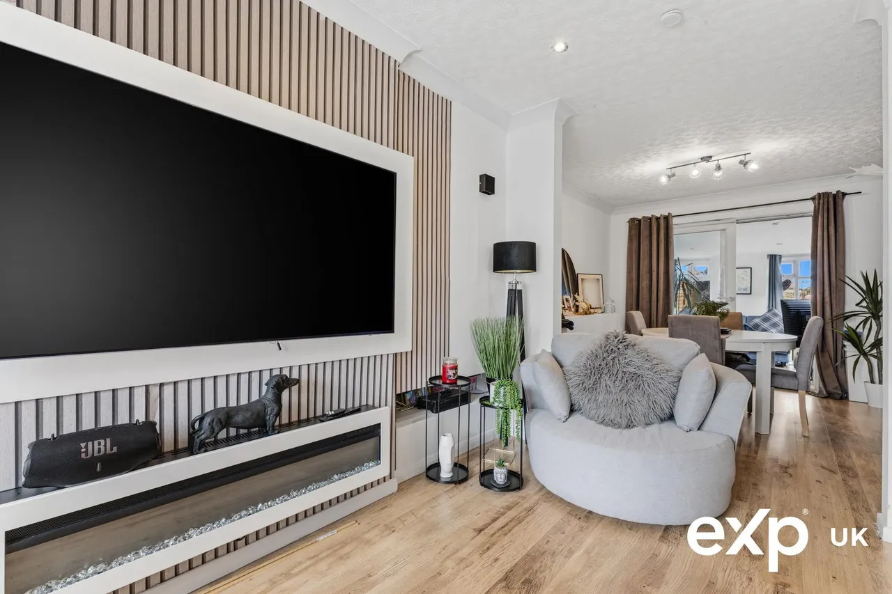 3 bed house for sale — Priestsic Road, Sutton-in-ashfield, NG17 4EA