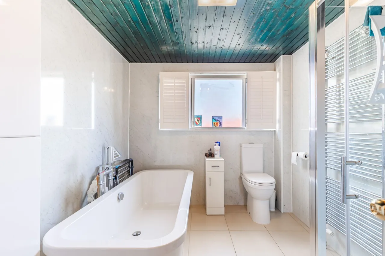 Award Winning Detached Family Home in, photo 13