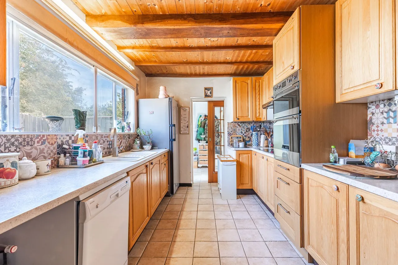 Award Winning Detached Family Home in, photo 4
