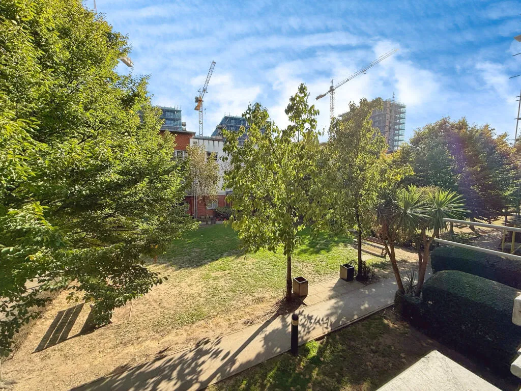 2 bed property for sale, Hawker Place, London, E17