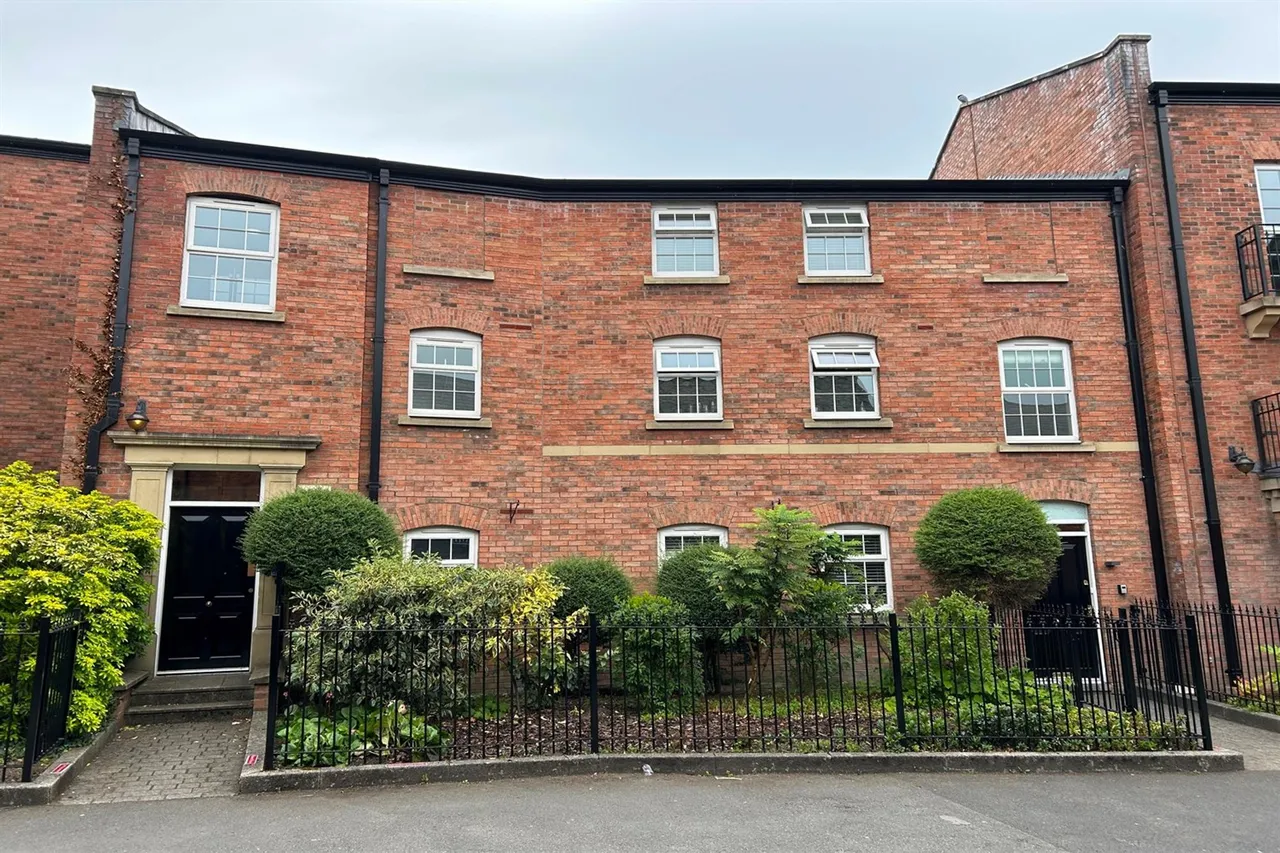 2 bed flat for sale, Royles Square South Street, Alderley Edge