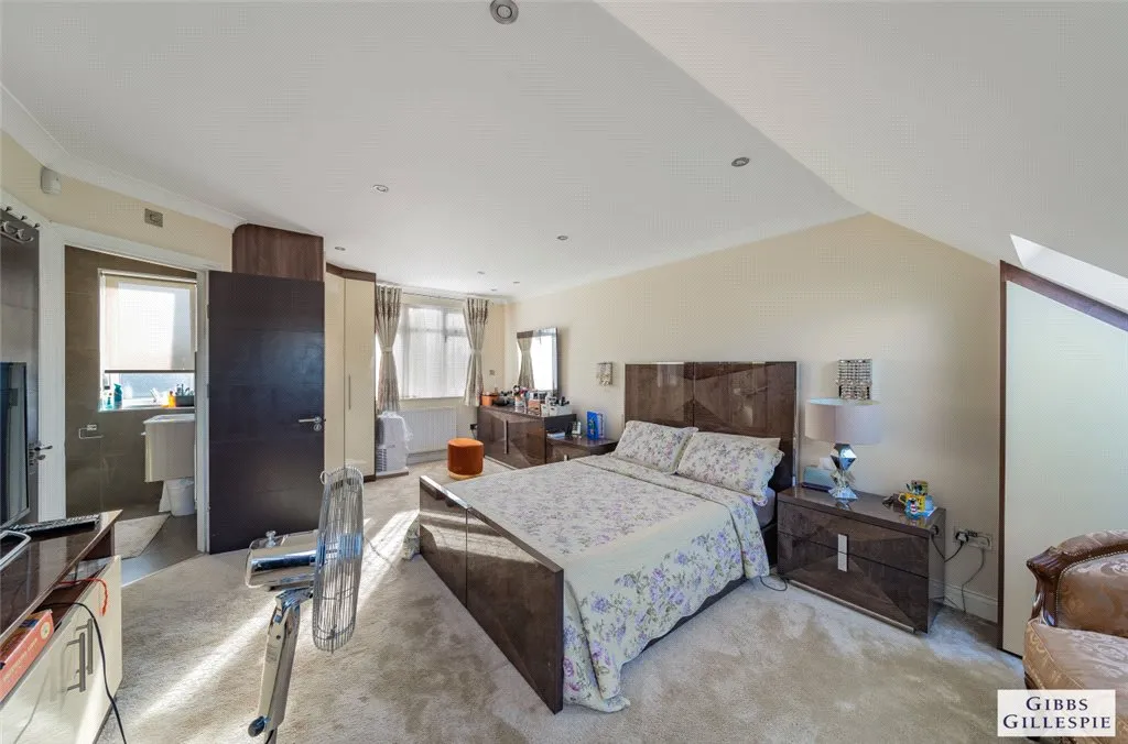 Moat Drive, Harrow, HA1, photo 9