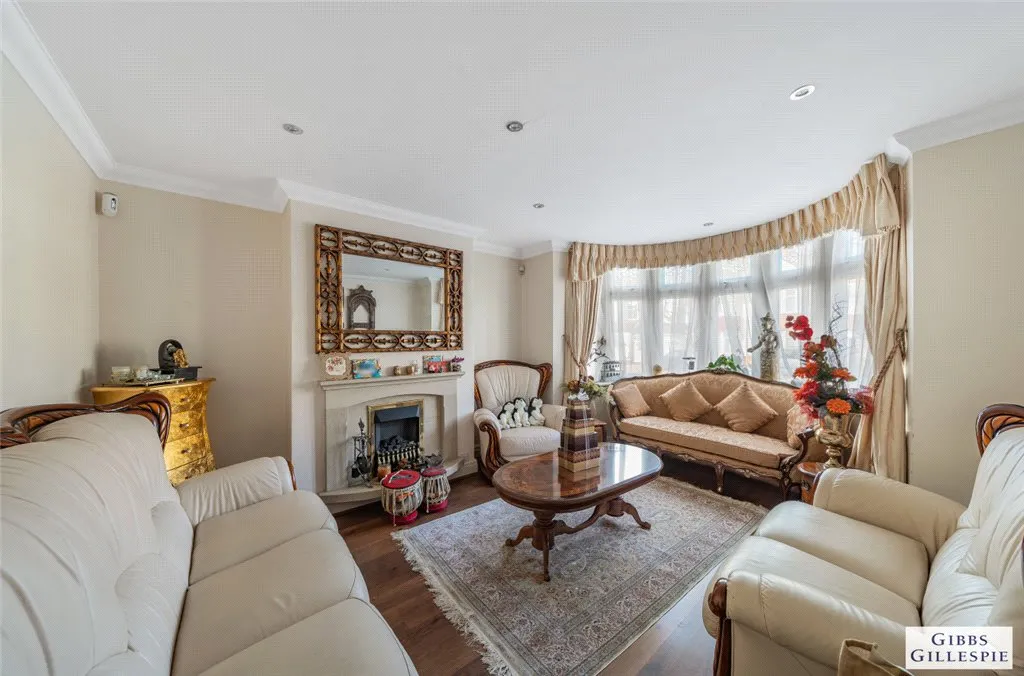 Moat Drive, Harrow, HA1, photo 2