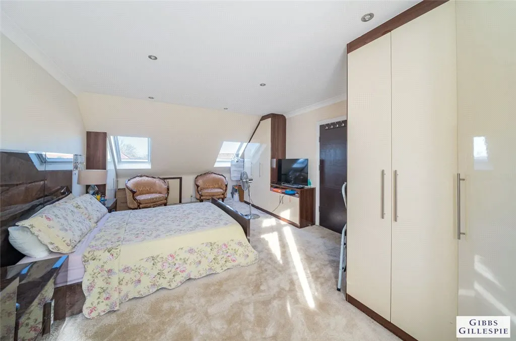 Moat Drive, Harrow, HA1, photo 8