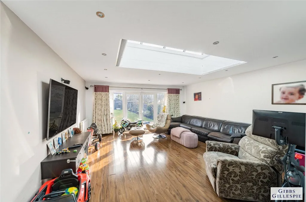 Moat Drive, Harrow, HA1, photo 13