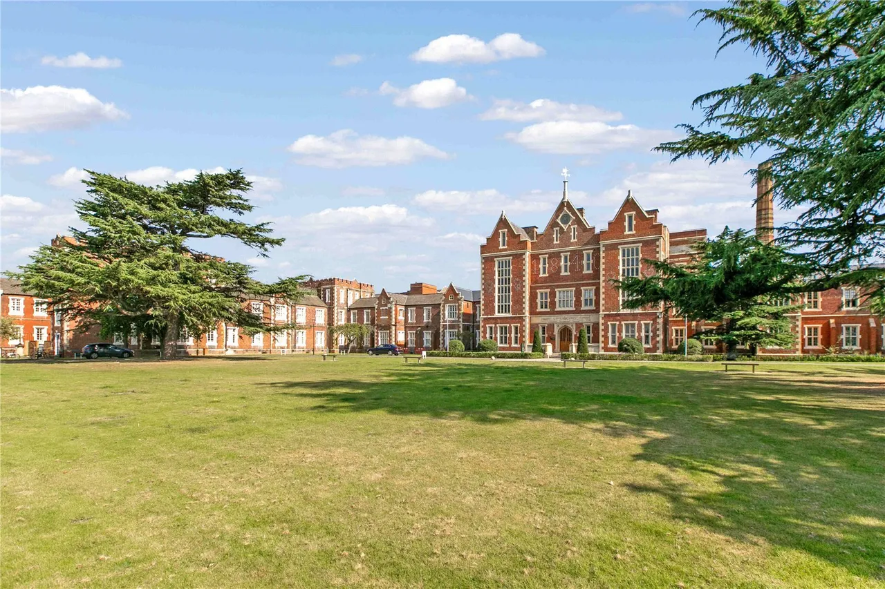 St. George's Gardens, London, SW17, photo 8