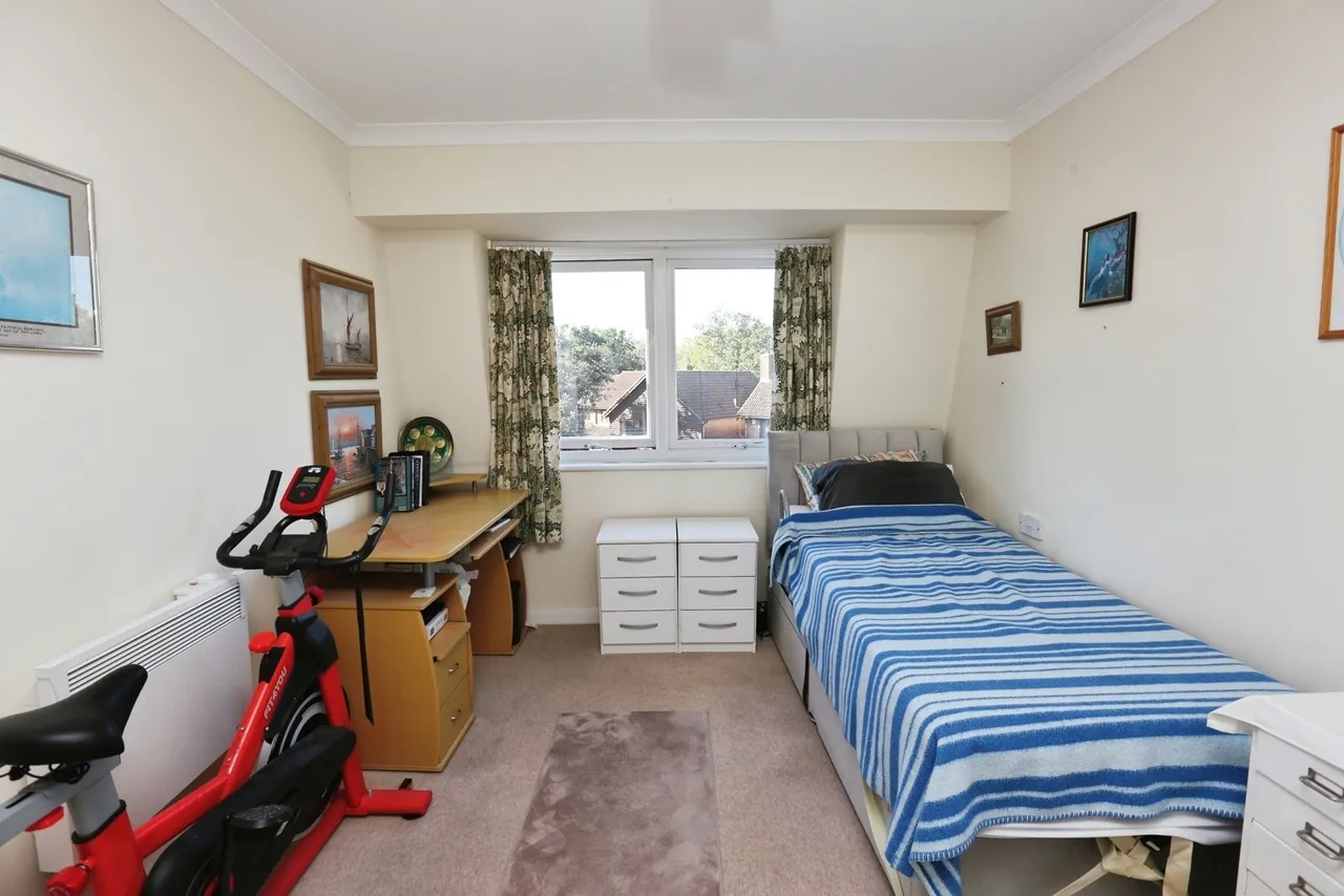High Oaks Close, Locks Heath, SO31, photo 8