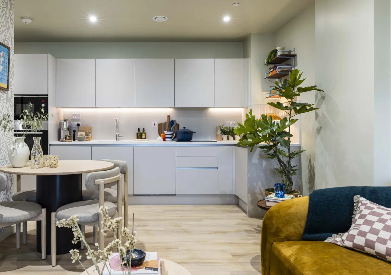 2 bed flat to rent — Showflat 11, Momento Hayes, 4 Masonry Place