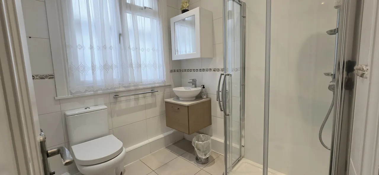 Lyndhurst Gardens, Pinner, HA5, photo 15