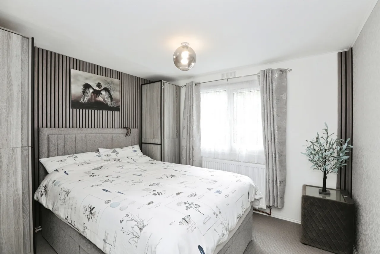 Turtle Dove Avenue, Turners Hill Park, RH10, photo 5