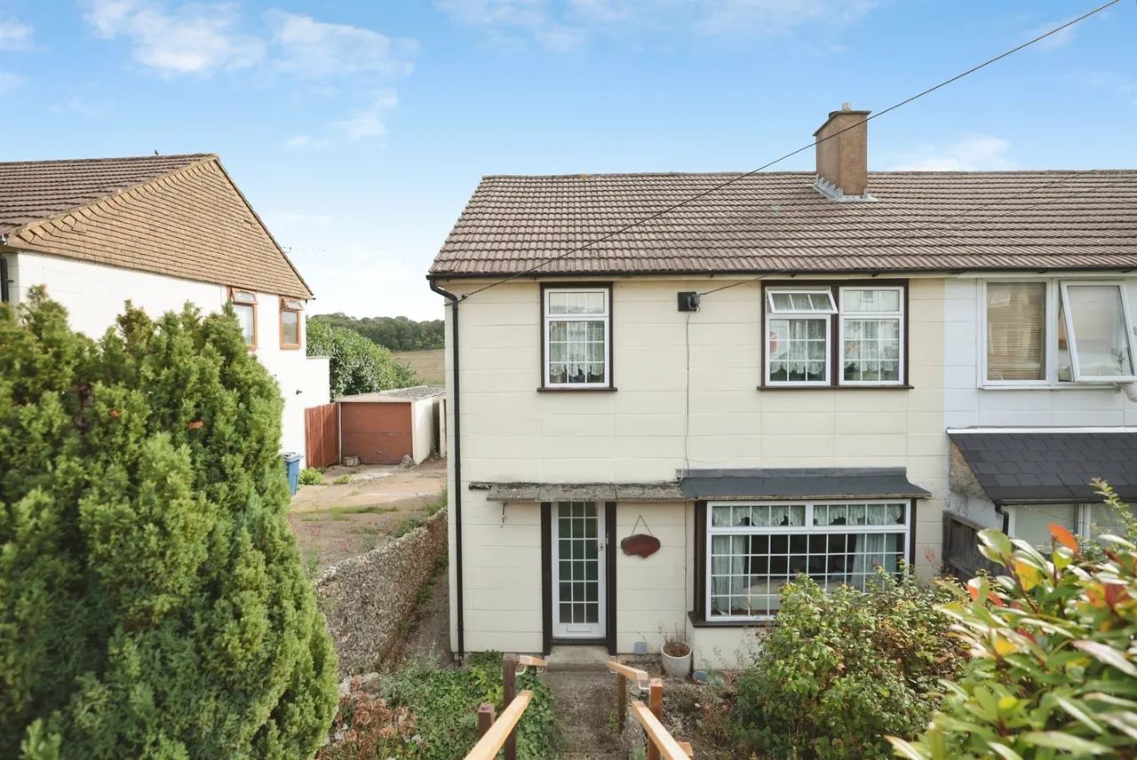 3 bed house for sale — Lynton Road, Chesham