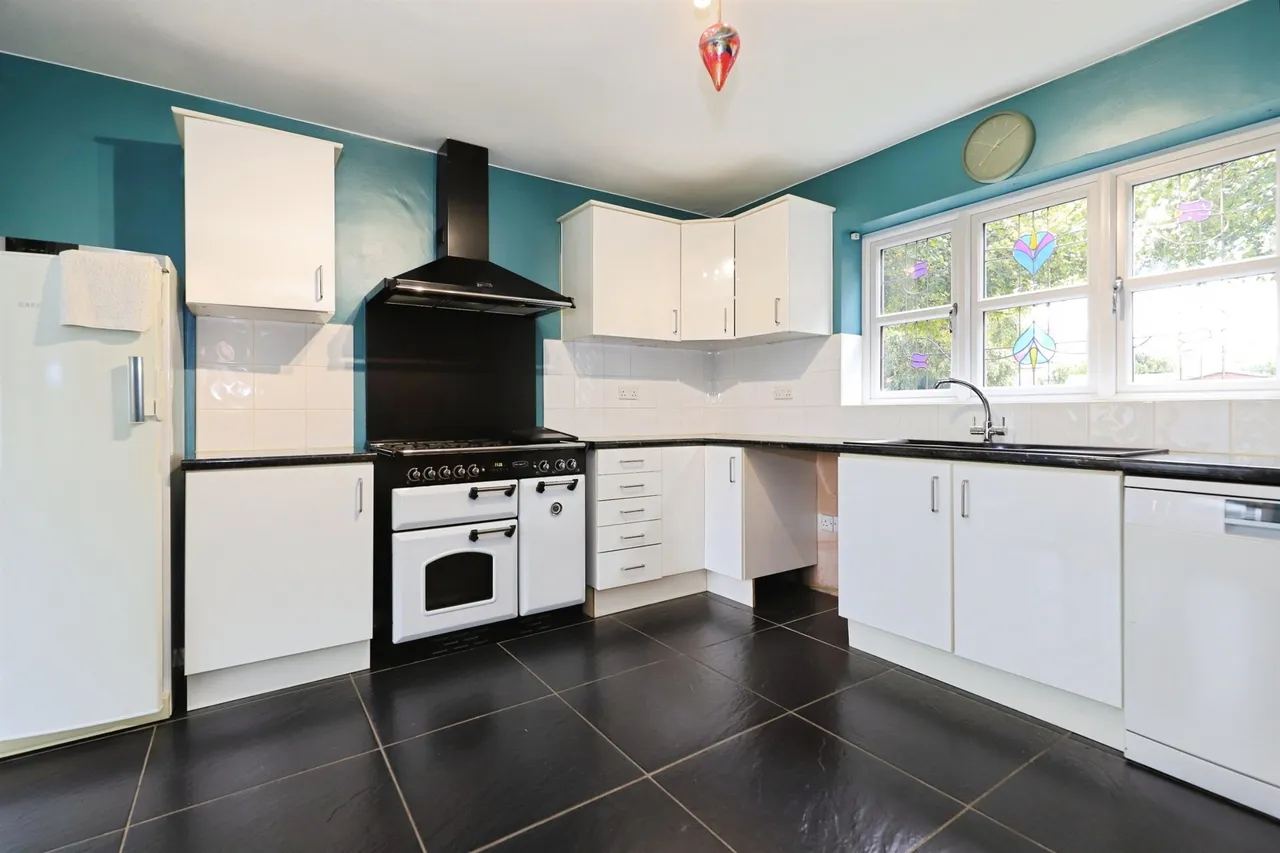 Neville Avenue, Kidderminster, DY11, photo 8