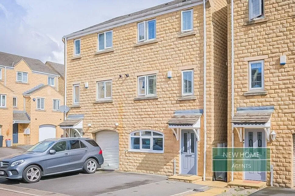 4 bed house for sale — Sage Grove, Brighouse, West Yorkshire, HD6