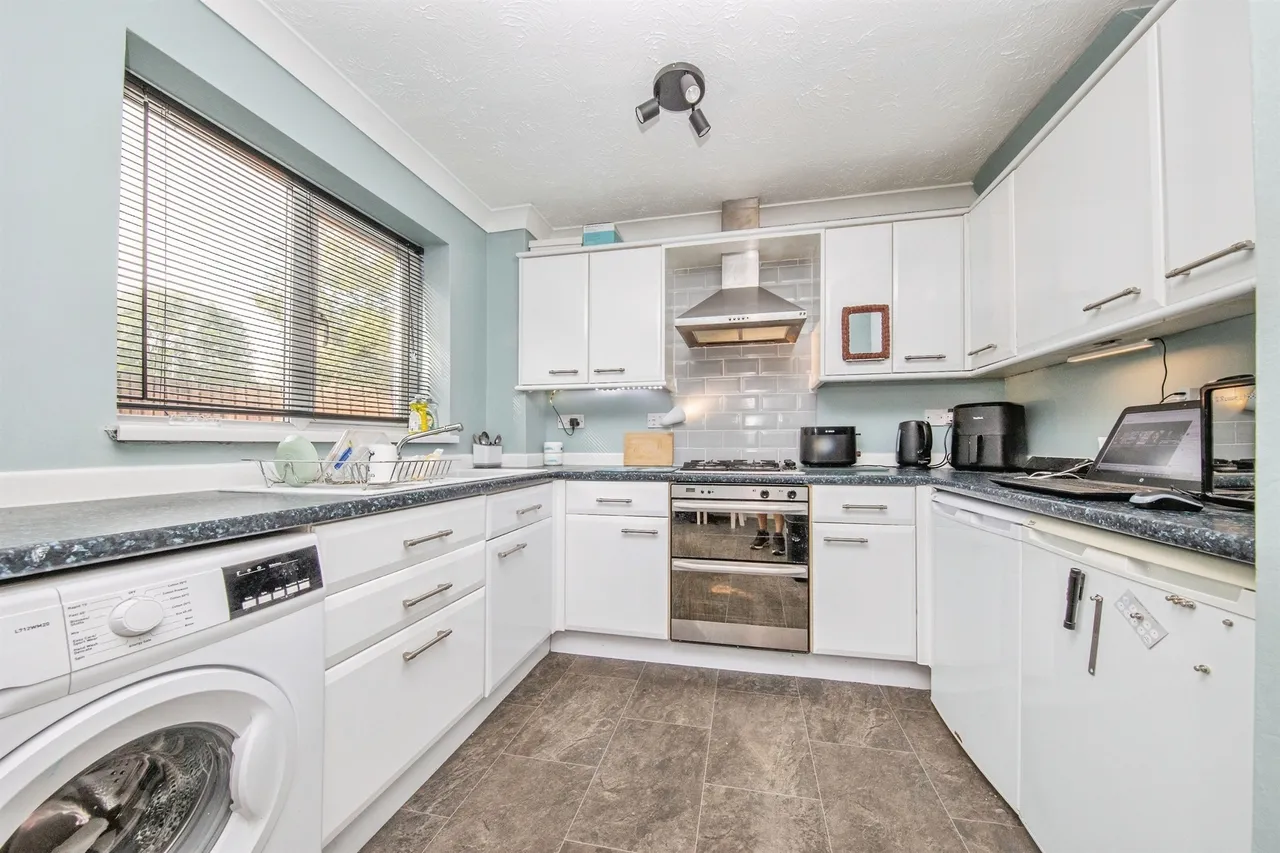 Yew Tree Rise, Pinewood, Ipswich, photo 8